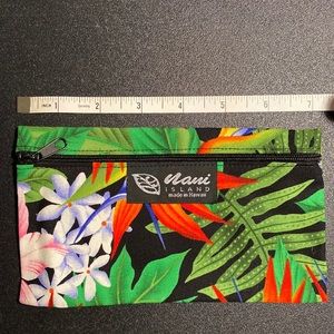 Hawaiian coin purse - small zipper bag.